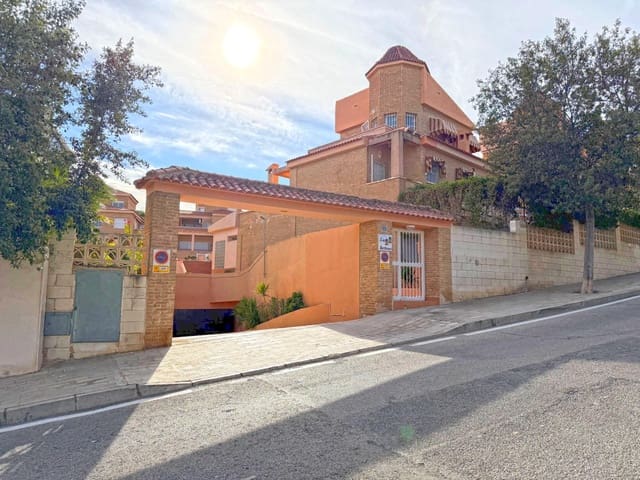 5 makuuhuone Huvila myytävänä paikassa Playa de San Juan, Alicante kaupunki mukana uima-altaan 
autotalli - 825 000 € (Ref: 9513602)