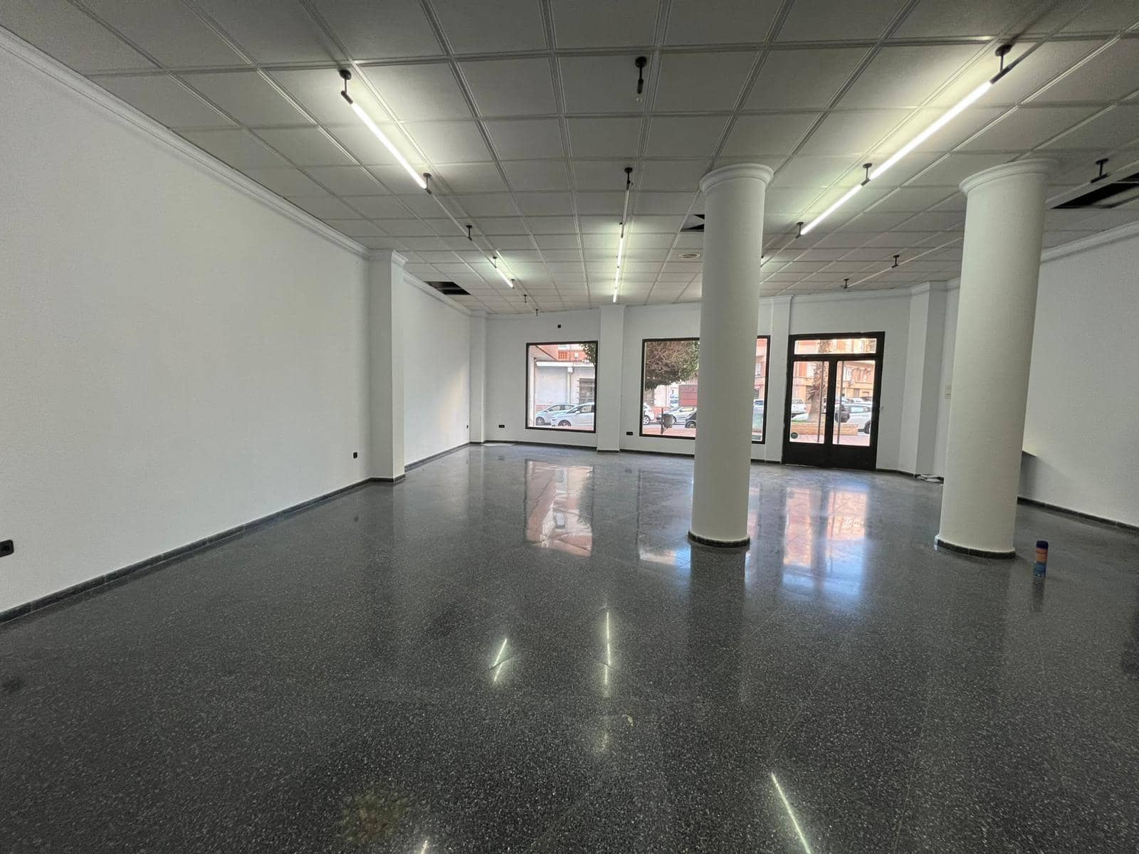 Commercieel te koop in Elda - € 135.000 (Ref: 9519218)