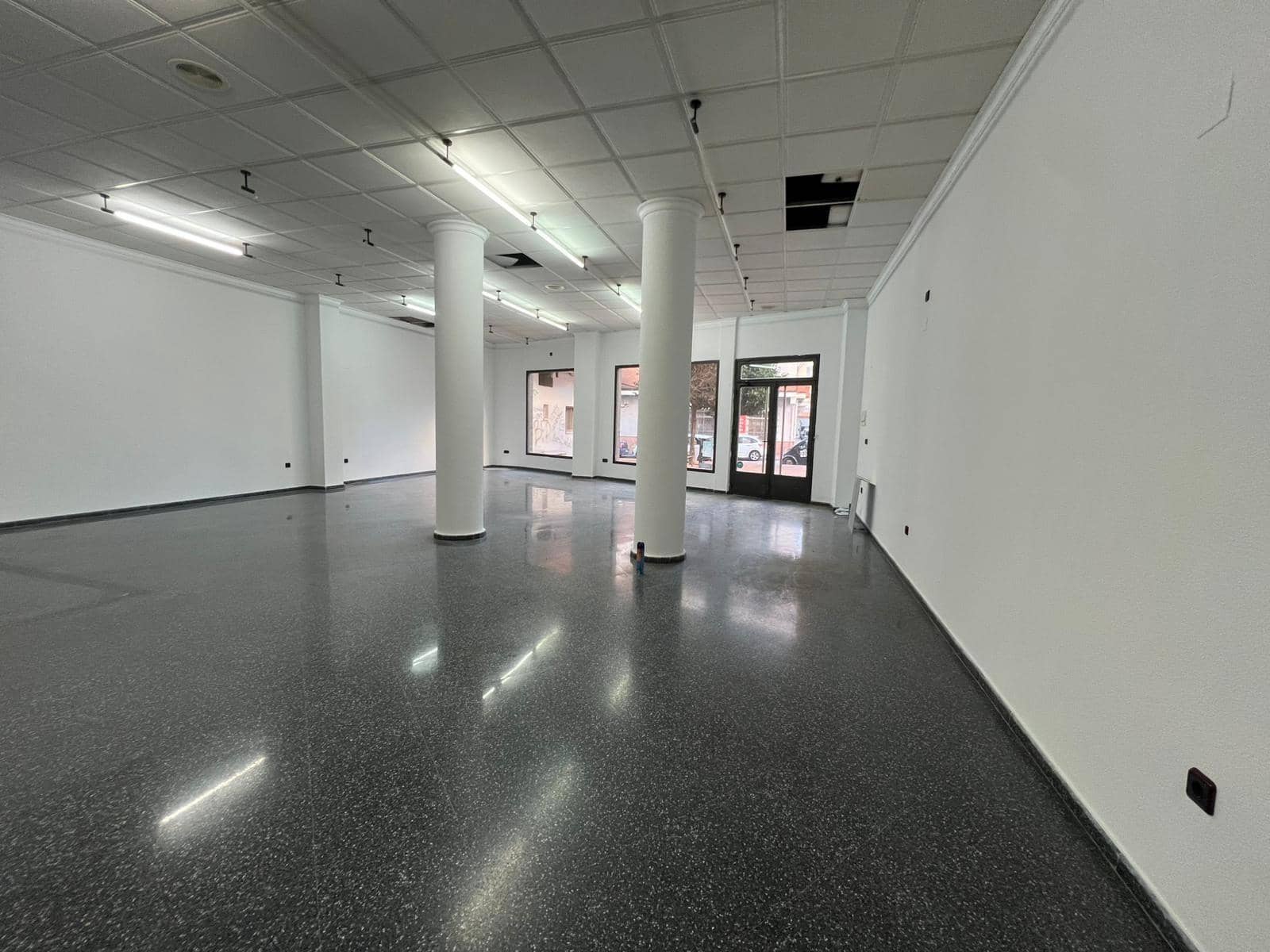 Commercieel te koop in Elda - € 135.000 (Ref: 9519218)