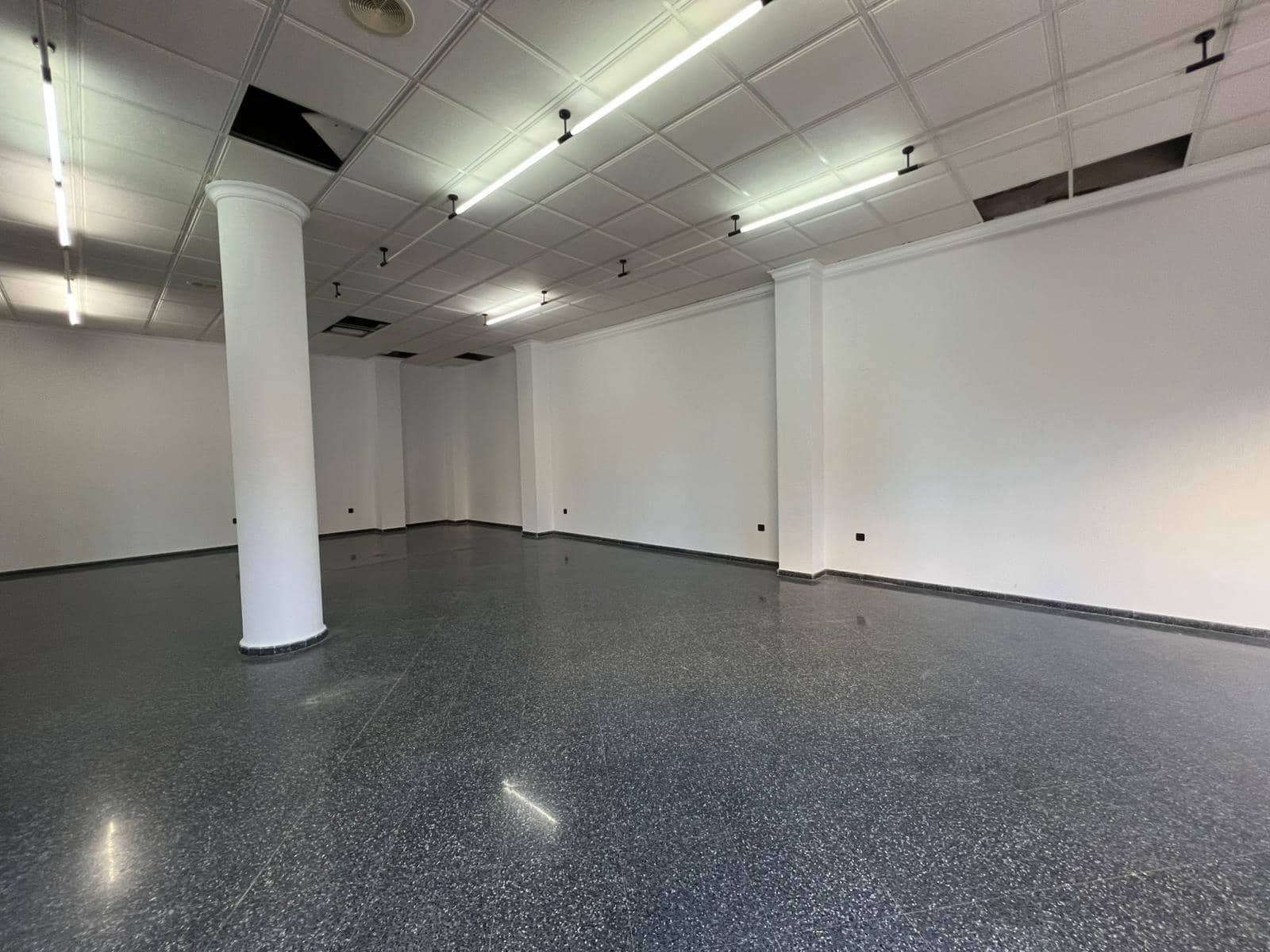 Commercieel te koop in Elda - € 135.000 (Ref: 9519218)