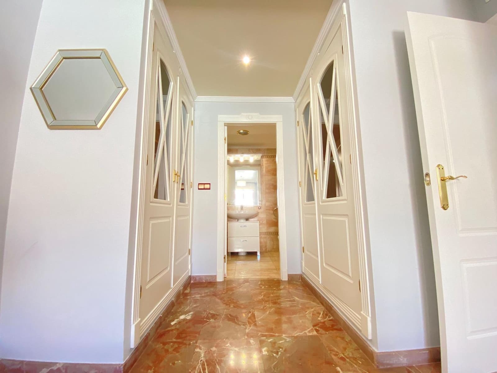 4 makuuhuone Asunto myytävänä paikassa Alicante kaupunki mukana 
autotalli - 350 000 € (Ref: 9519219)