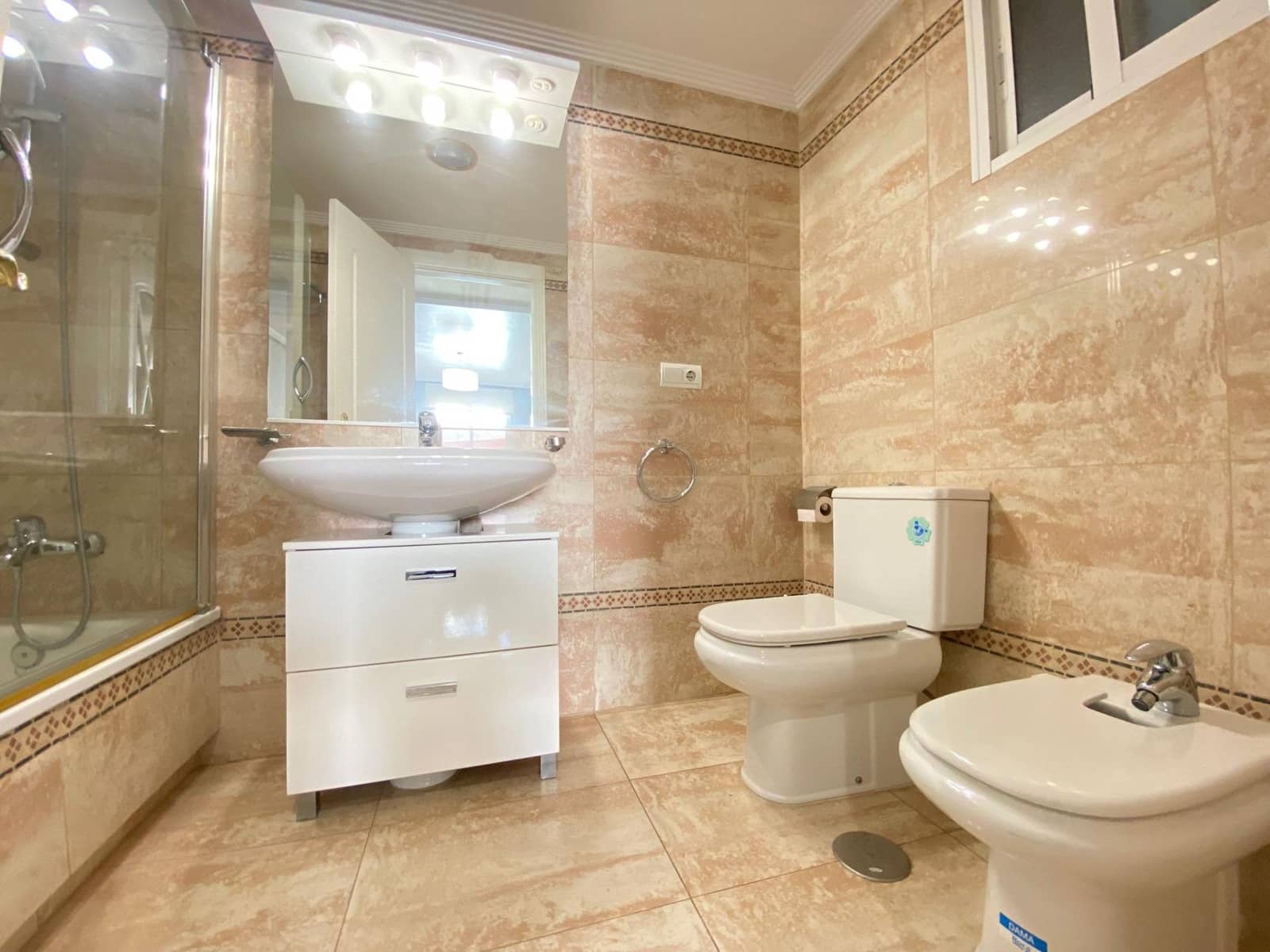 4 makuuhuone Asunto myytävänä paikassa Alicante kaupunki mukana 
autotalli - 350 000 € (Ref: 9519219)