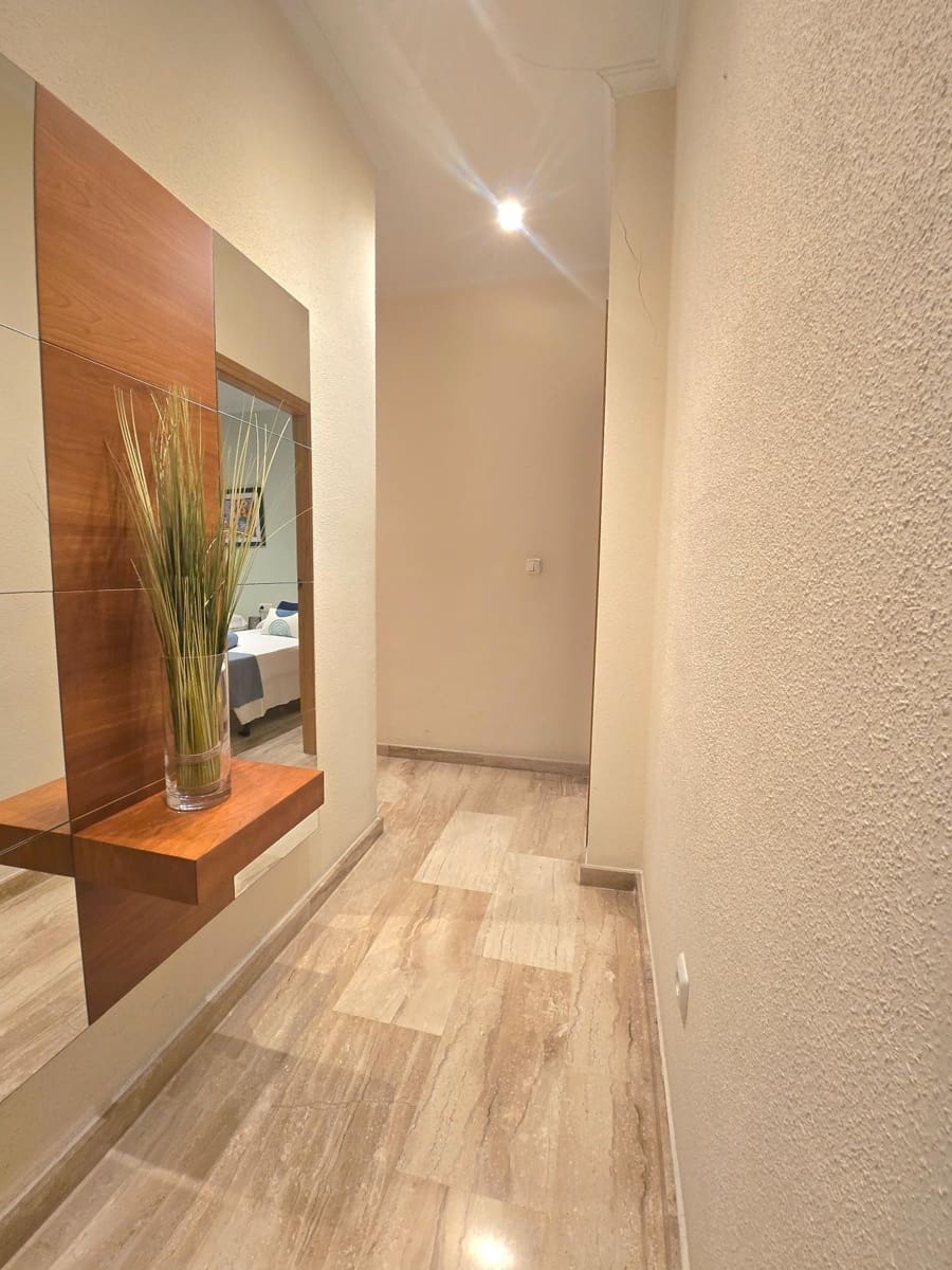 3 soveværelse Lejlighed til leje i Alicante by med garage - € 1.200 (Ref: 9569007)