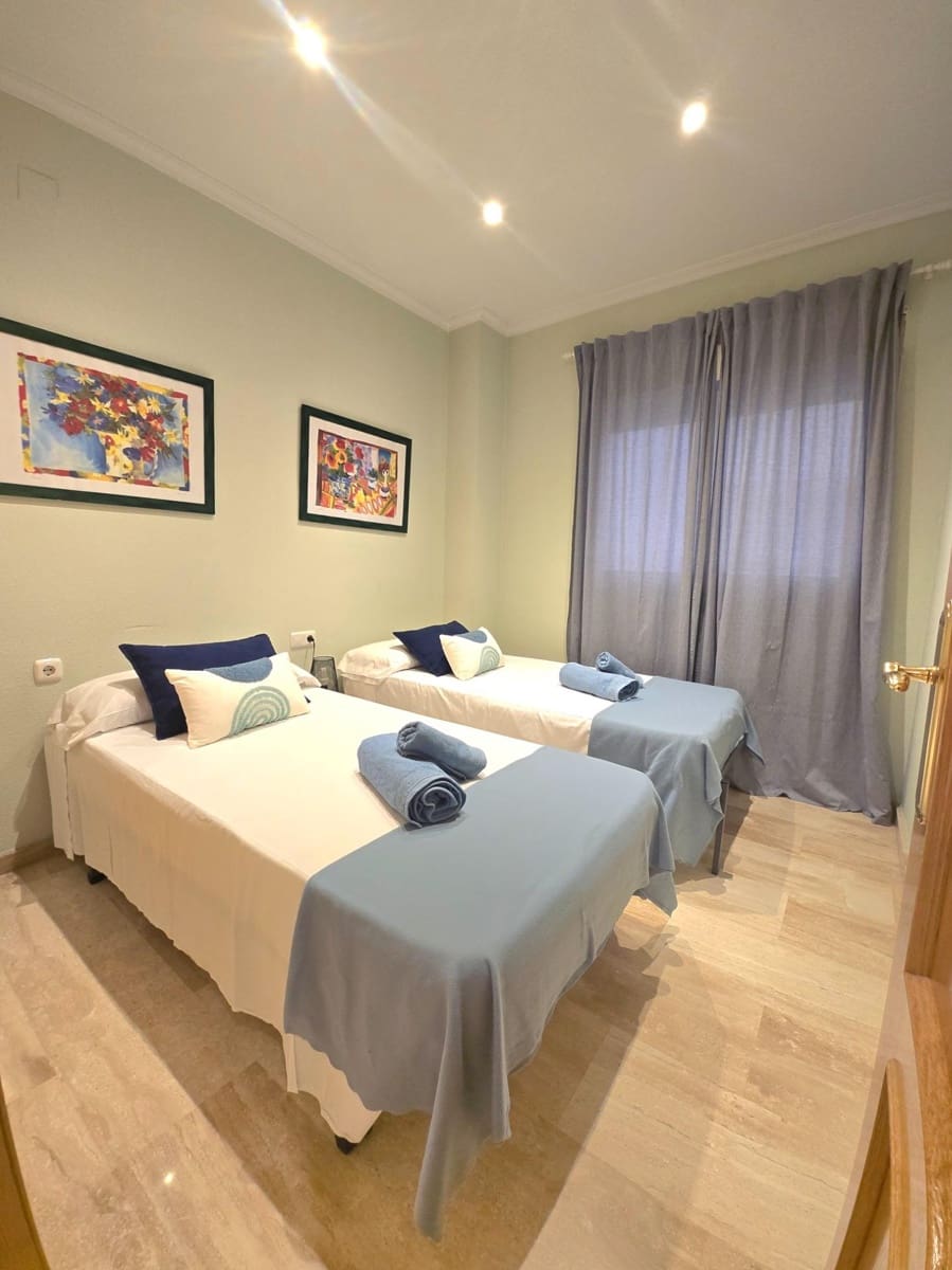 3 soveværelse Lejlighed til leje i Alicante by med garage - € 1.200 (Ref: 9569007)