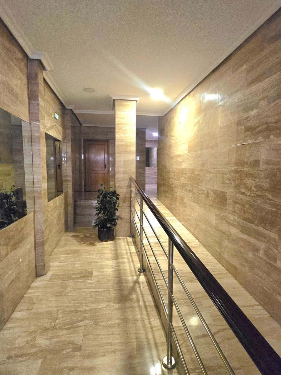 3 soveværelse Lejlighed til leje i Alicante by med garage - € 1.200 (Ref: 9569007)