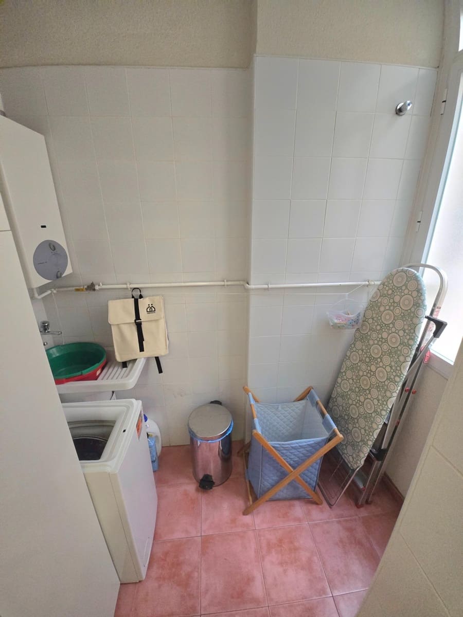 3 soveværelse Lejlighed til leje i Alicante by med garage - € 1.200 (Ref: 9569007)