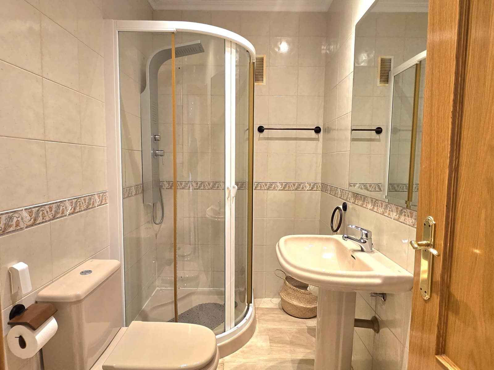 3 soveværelse Lejlighed til leje i Alicante by med garage - € 1.200 (Ref: 9569007)