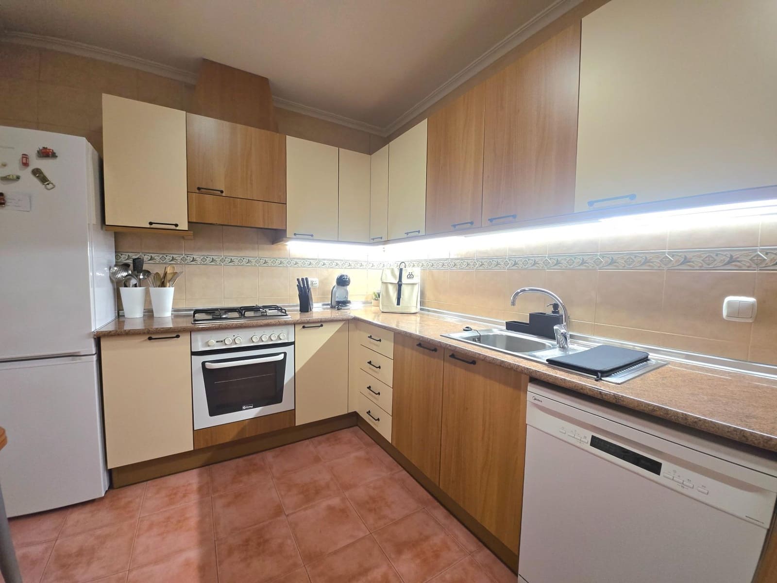 3 soveværelse Lejlighed til leje i Alicante by med garage - € 1.200 (Ref: 9569007)