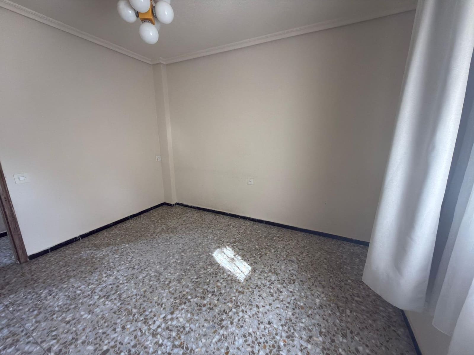 3 bedroom Flat for sale in Alicante / Alacant city - € 141,000 (Ref: 9591540)