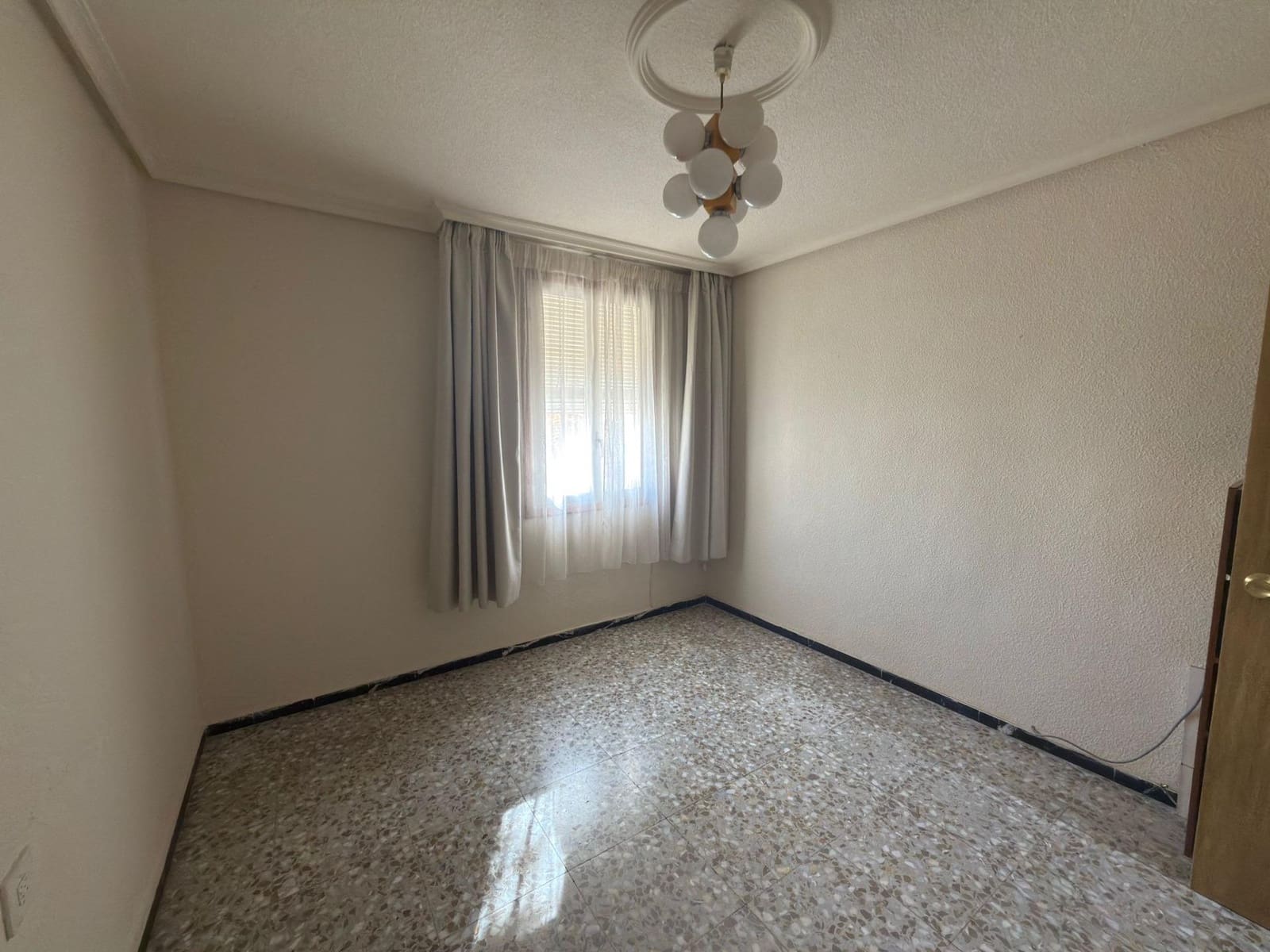3 bedroom Flat for sale in Alicante / Alacant city - € 141,000 (Ref: 9591540)