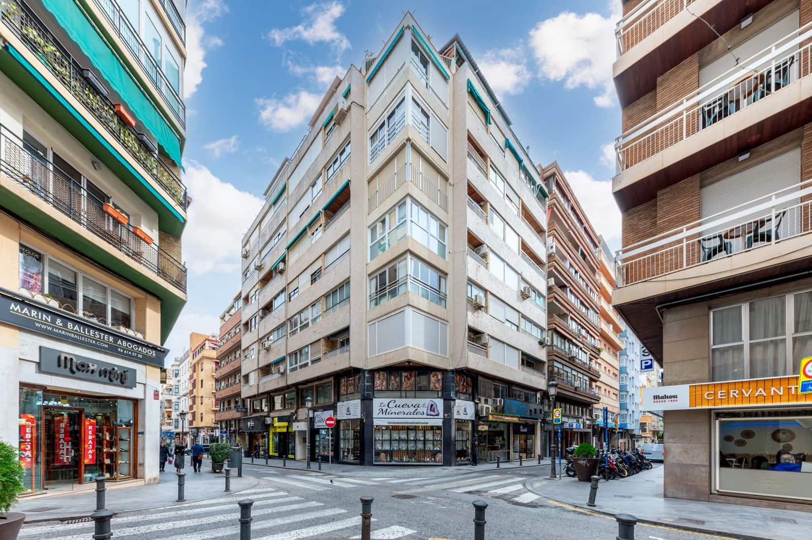 2 bedroom Flat for sale in Alicante / Alacant city - € 277,000 (Ref: 9591541)