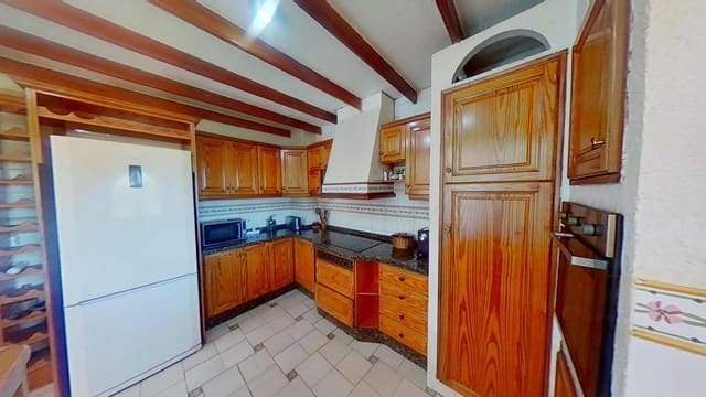 4 makuuhuone Huvila myytävänä paikassa San Vicente / Sant Vicent del Raspeig mukana uima-altaan - 375 000 € (Ref: 9591543)