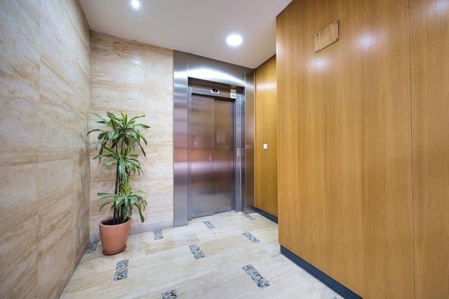 2 chambre Penthouse à vendre à Alicante ville avec piscine - 450 000 € (Ref: 9591550)
