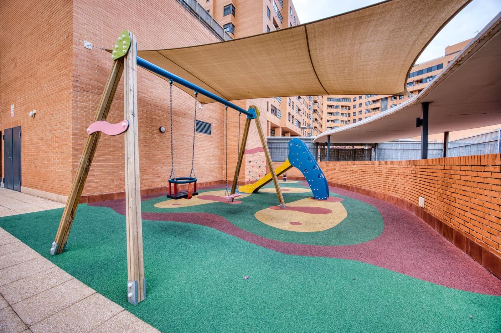 2 makuuhuone Kattohuoneisto myytävänä paikassa Alicante kaupunki mukana uima-altaan - 460 000 € (Ref: 9591550)