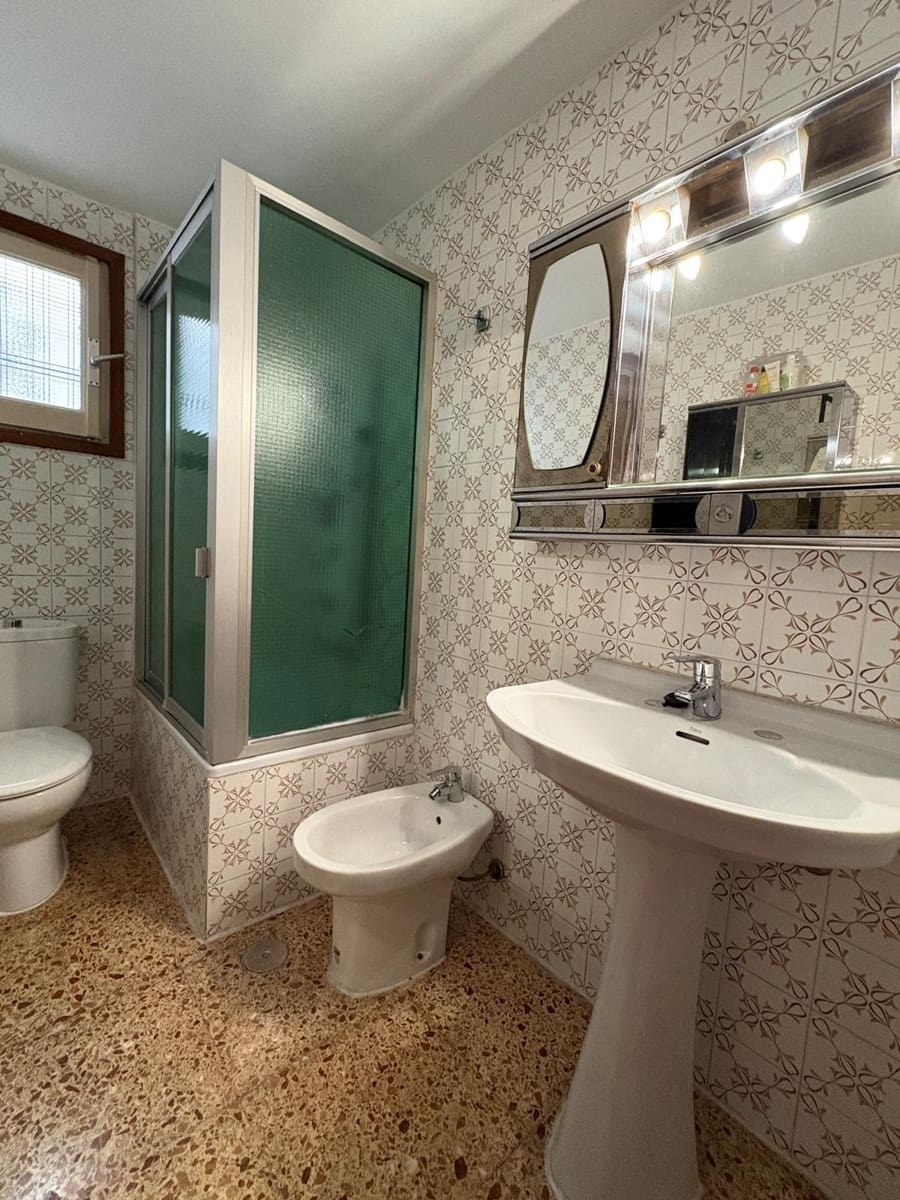 4 bedroom Flat for sale in Alicante / Alacant city - € 385,000 (Ref: 9605182)