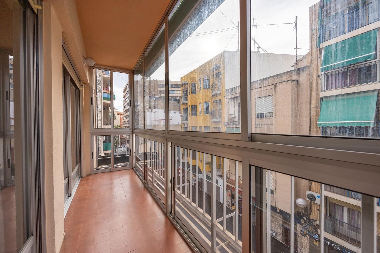 4 sovrum Lägenhet till salu i Alicante stad - 236 000 € (Ref: 9630291)