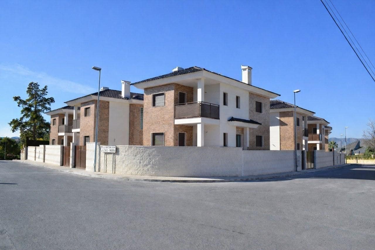 3 bedroom Villa for sale in Loma Bada with pool - € 295,000 (Ref: 9696298)