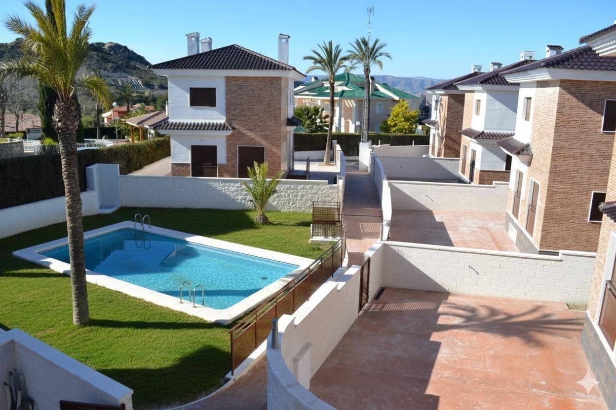 3 bedroom Villa for sale in Loma Bada with pool - € 295,000 (Ref: 9696298)
