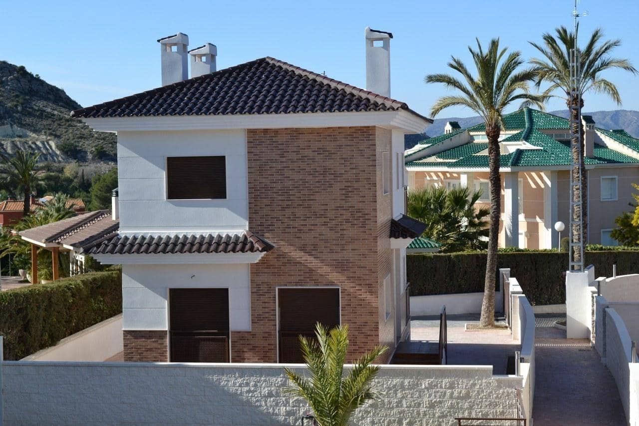 3 bedroom Villa for sale in Loma Bada with pool - € 295,000 (Ref: 9696298)