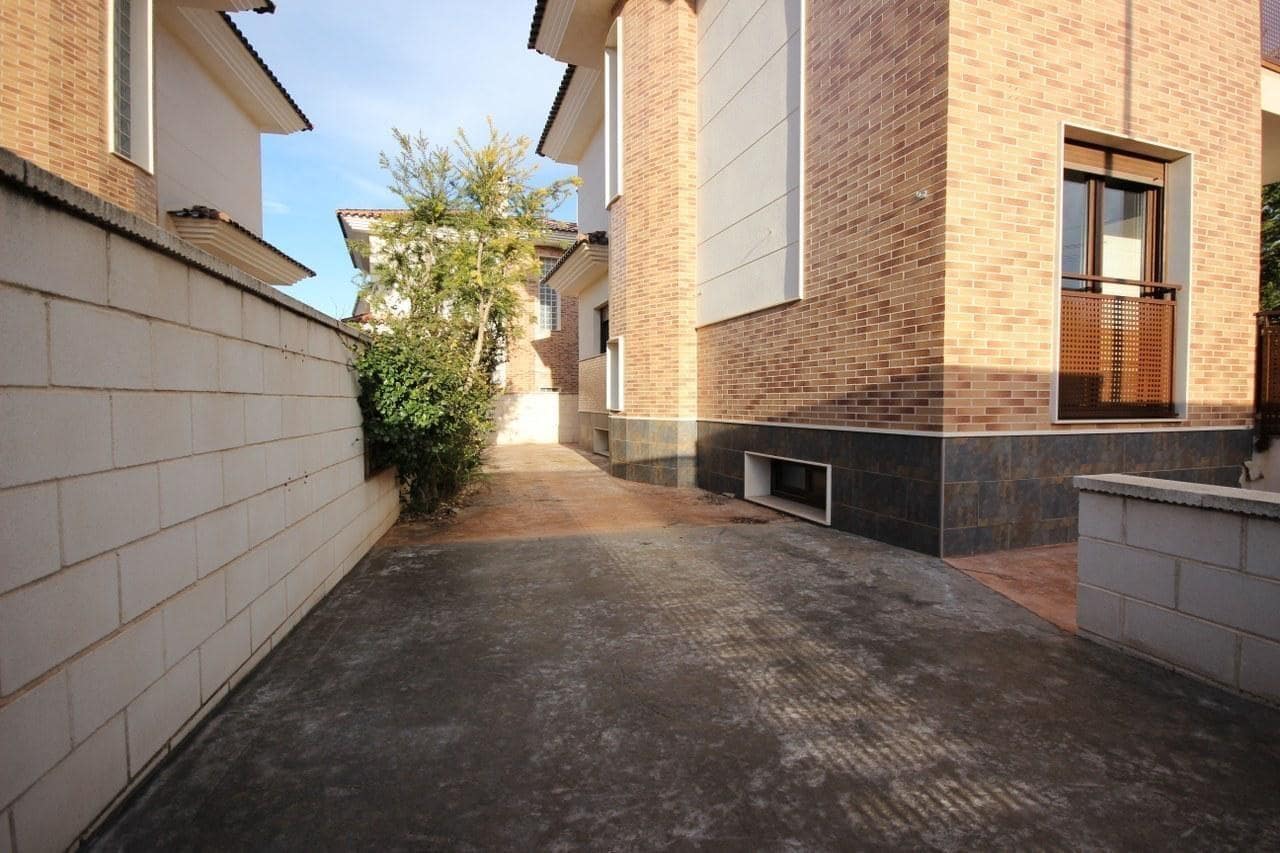 3 bedroom Villa for sale in Loma Bada with pool - € 295,000 (Ref: 9696298)