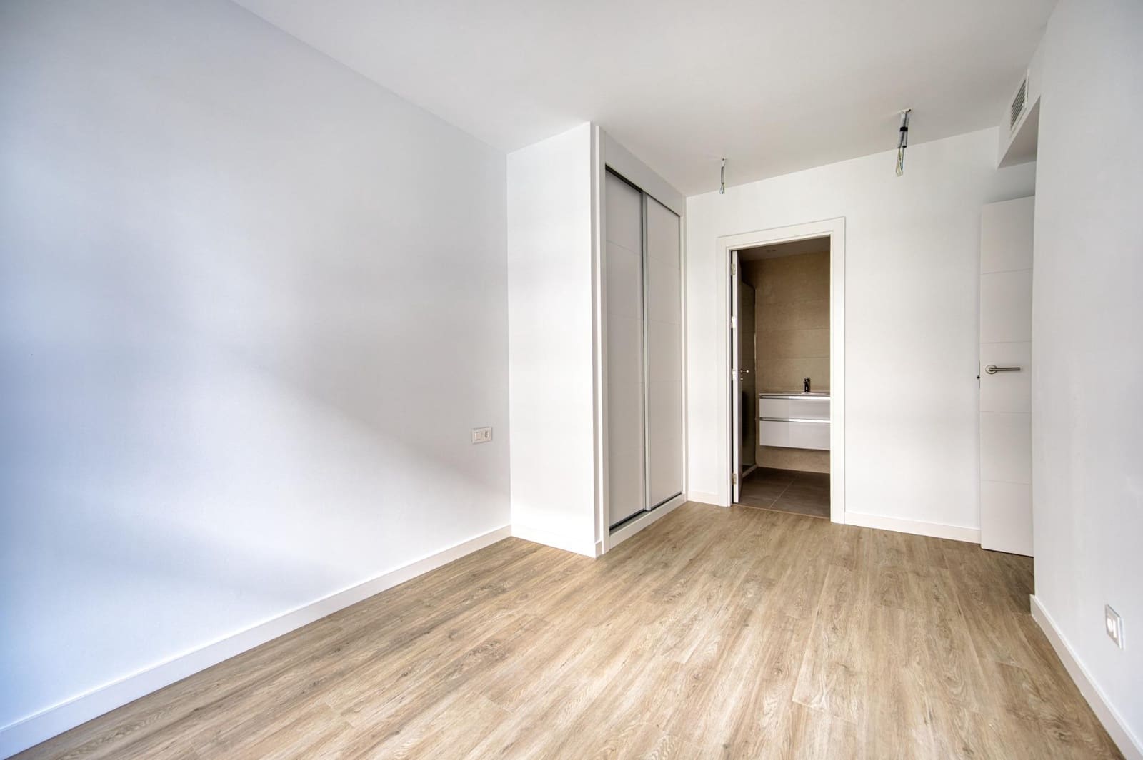 3 sypialnia Mieszkanie na sprzedaż w Miasto Alicante / Alacant z basenem garażem - 369 000 € (Ref: 9773281)