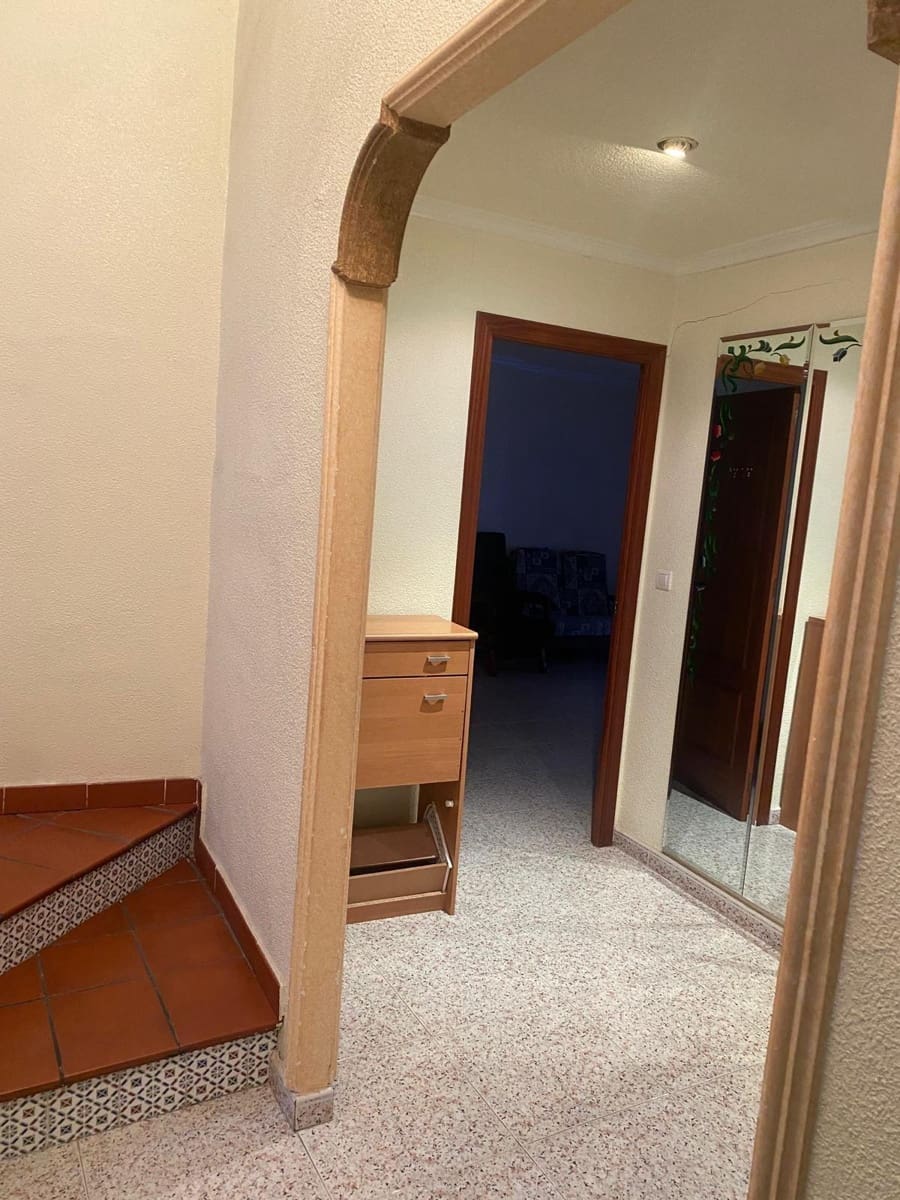 4 bedroom Apartment for sale in Petrel / Petrer - € 79,500 (Ref: 9794873)
