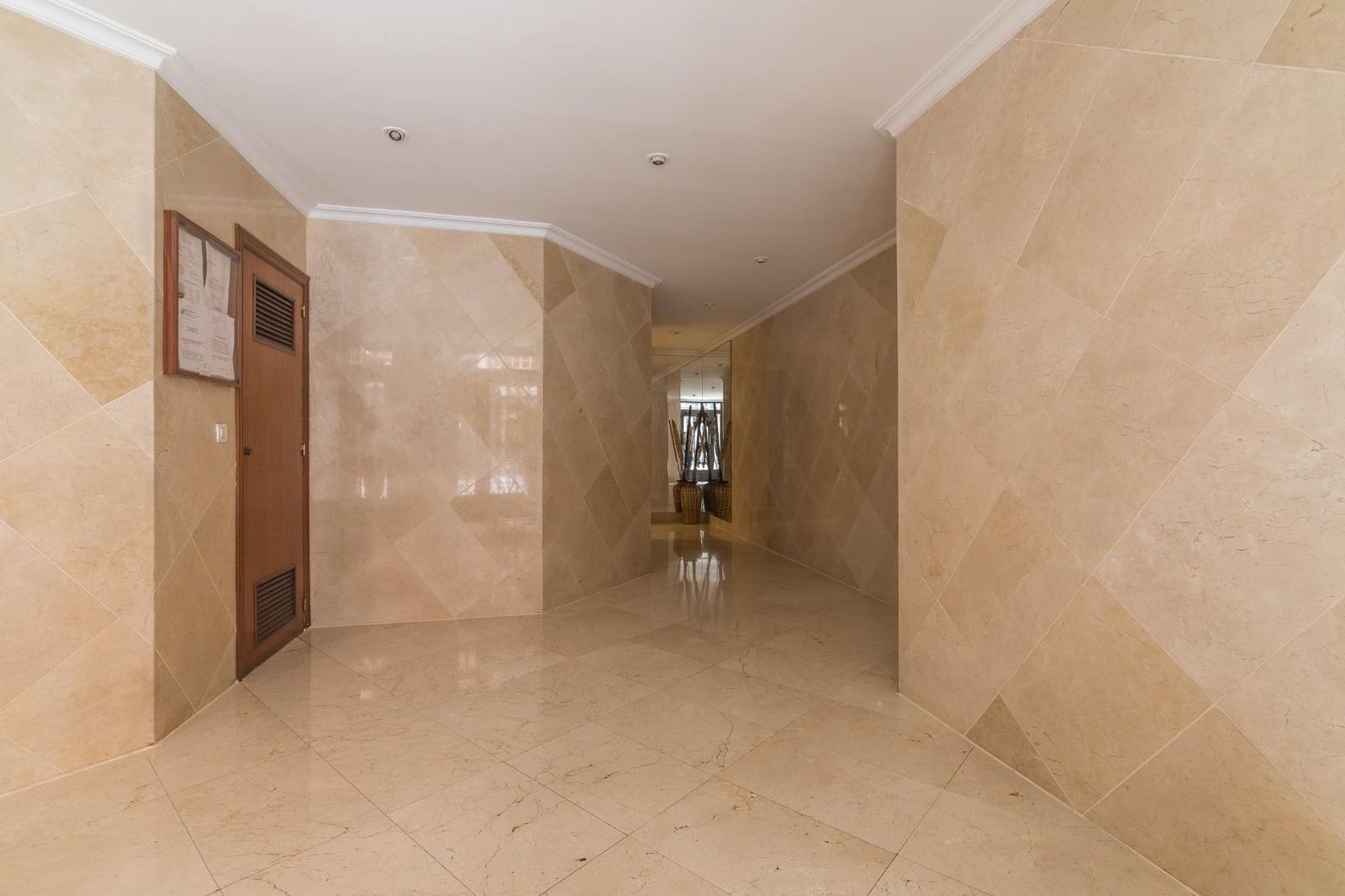 2 Zimmer Penthouse zu verkaufen in Alicante / Alacant Stadt mit Garage - 290.000 € (Ref: 9799463)