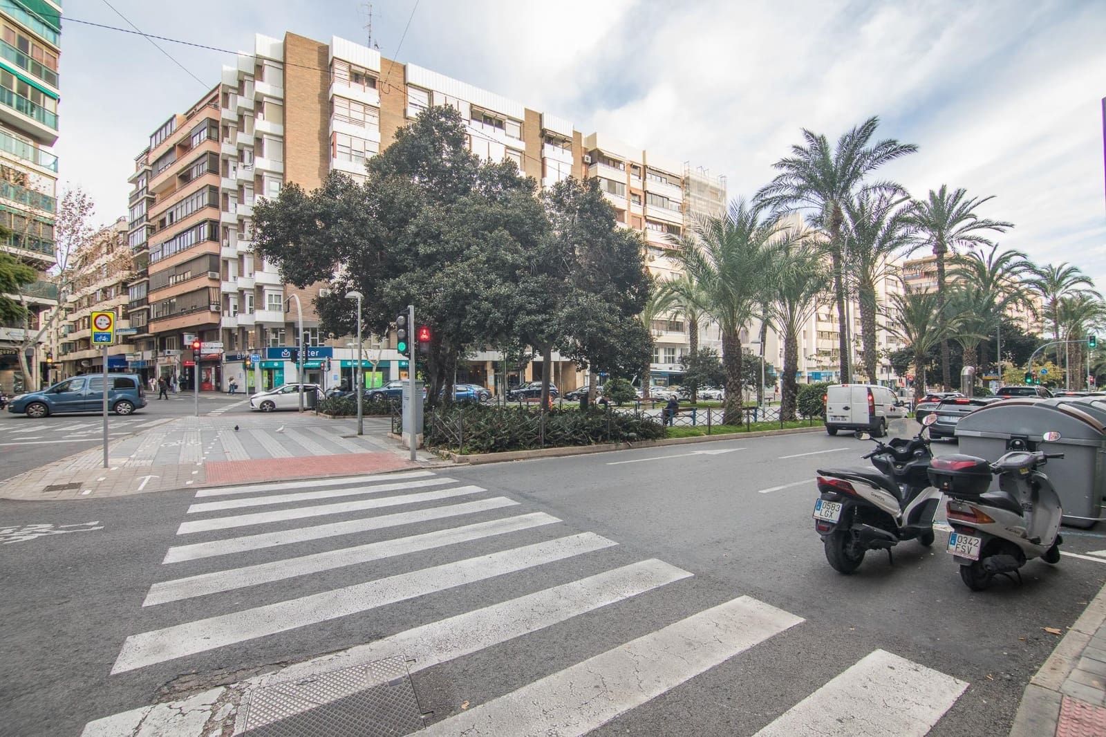 2 Zimmer Penthouse zu verkaufen in Alicante / Alacant Stadt mit Garage - 290.000 € (Ref: 9799463)