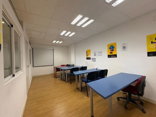 6 soveværelse Erhverv til leje i Ensanche - Diputacion, Alicante by - € 900 (Ref: 9804538)