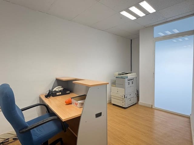 6 soveværelse Erhverv til leje i Ensanche - Diputacion, Alicante by - € 900 (Ref: 9804538)