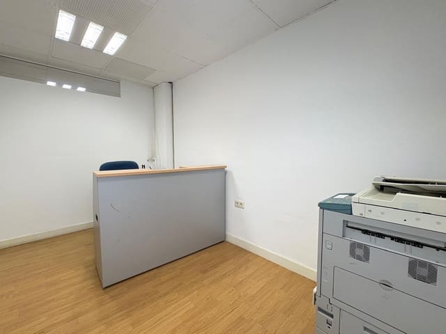 6 soveværelse Erhverv til leje i Ensanche - Diputacion, Alicante by - € 900 (Ref: 9804538)