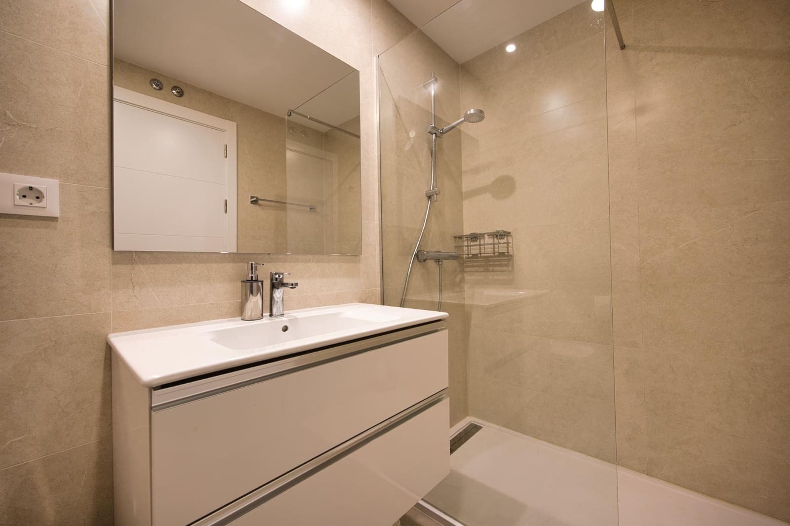 3 chambre Appartement à vendre à Alicante ville avec piscine garage - 387 000 € (Ref: 9804540)