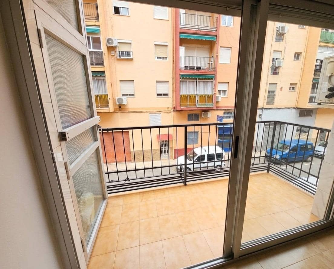 2 soverom Leilighet til leie i Alicante by - € 950 (Ref: 9831726)