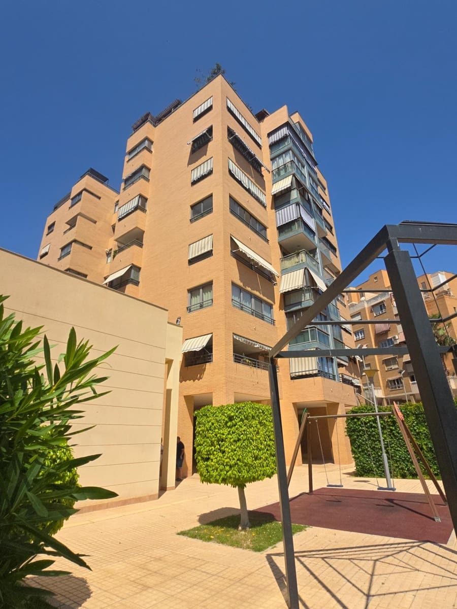 3 sovrum Lägenhet till salu i Alicante stad med pool garage - 320 000 € (Ref: 9882095)
