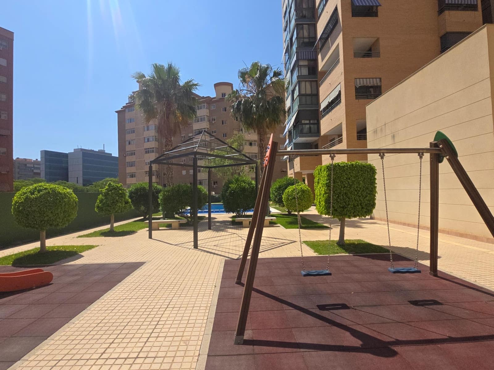 3 sovrum Lägenhet till salu i Alicante stad med pool garage - 320 000 € (Ref: 9882095)