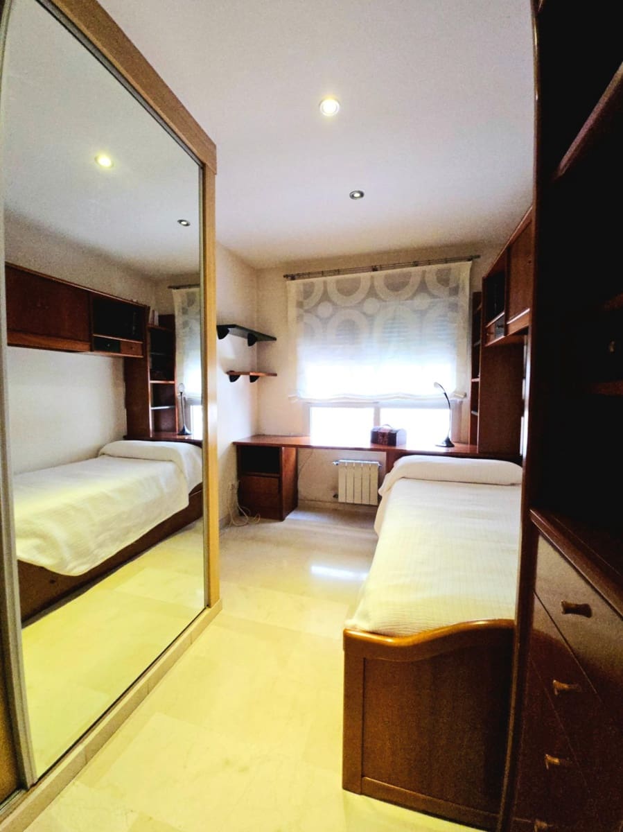 3 bedroom Flat for sale in Elda with garage - € 179,500 (Ref: 9892548)