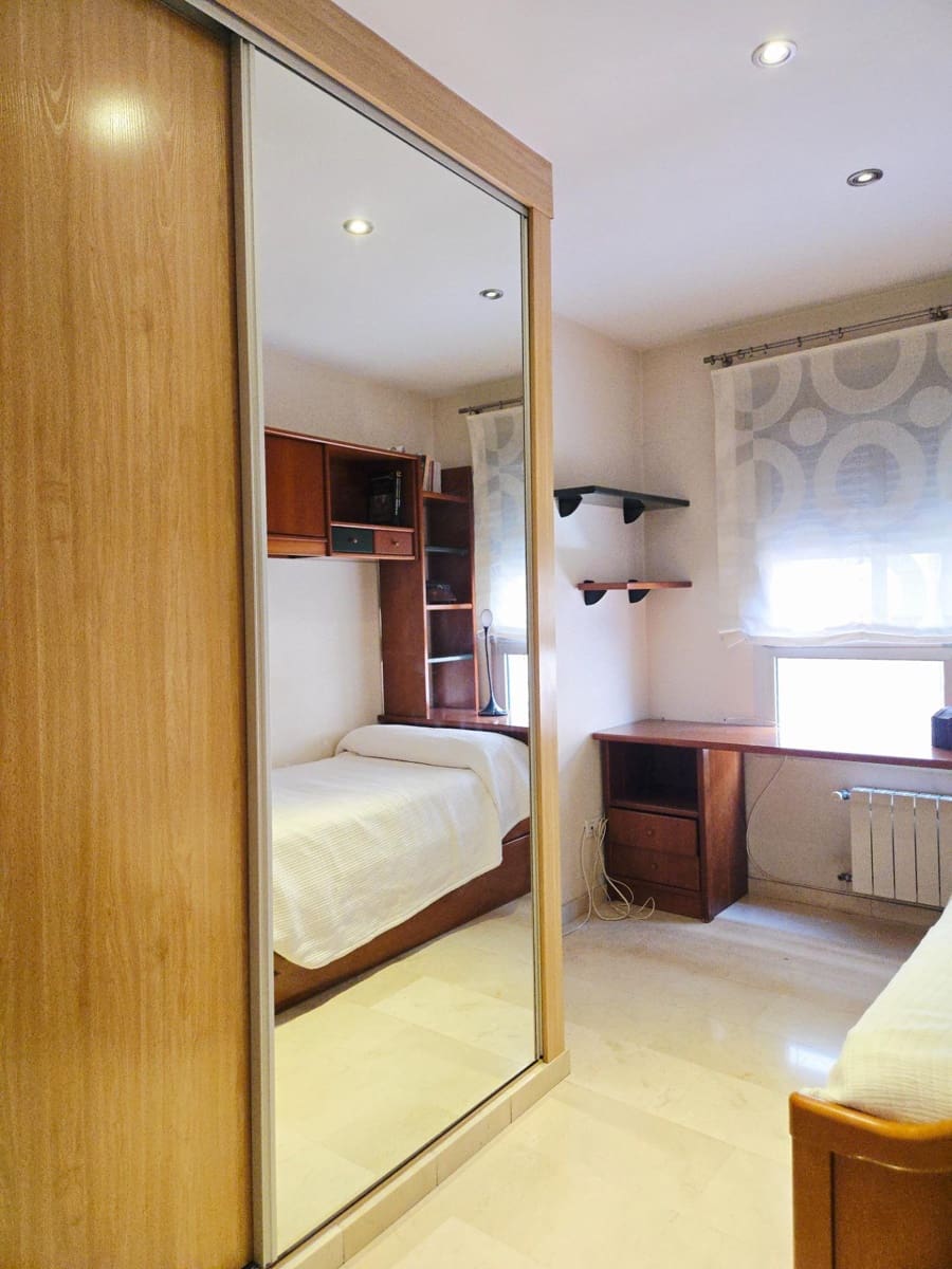 3 bedroom Flat for sale in Elda with garage - € 179,500 (Ref: 9892548)
