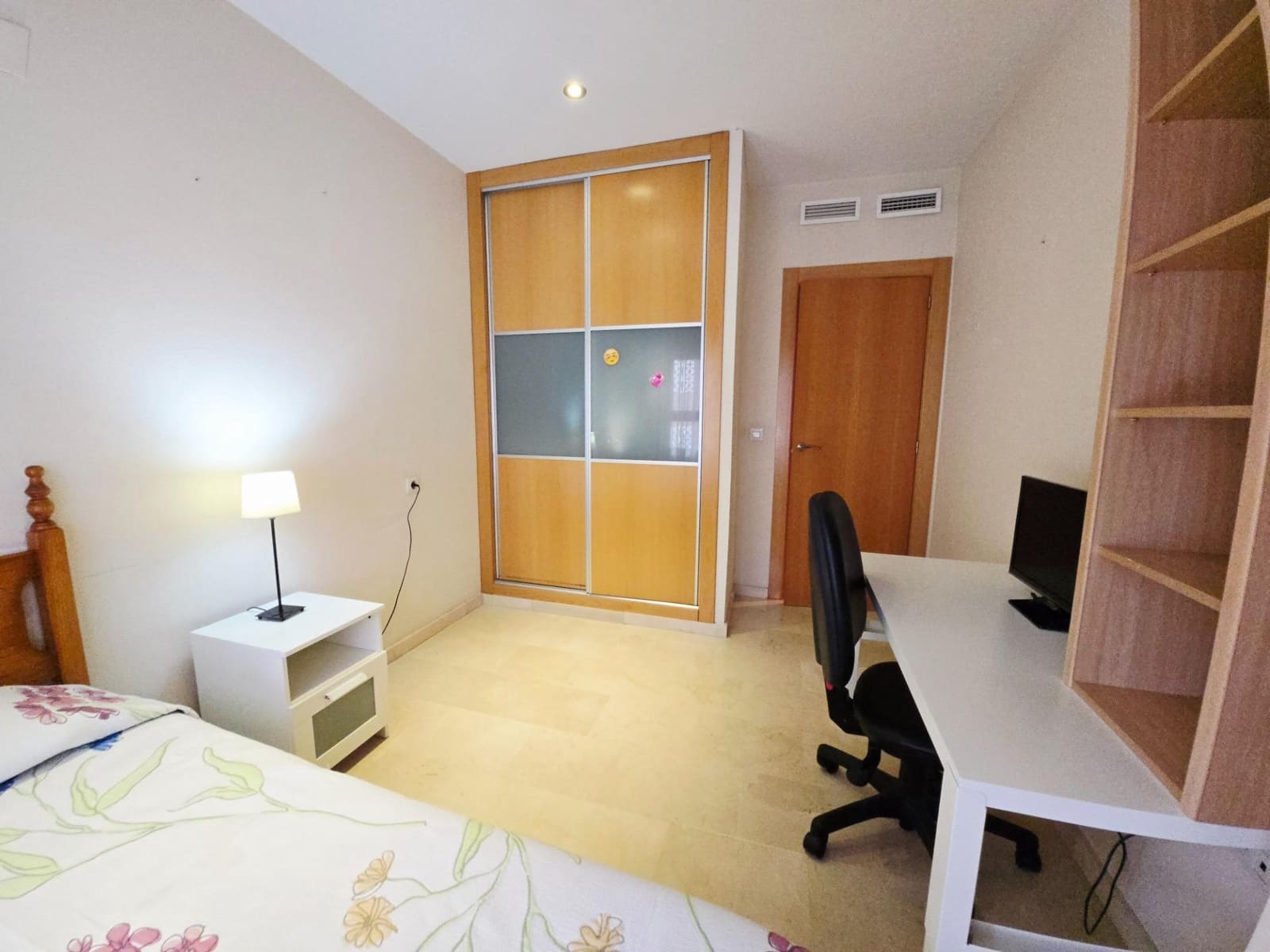 3 bedroom Flat for sale in Elda with garage - € 179,500 (Ref: 9892548)