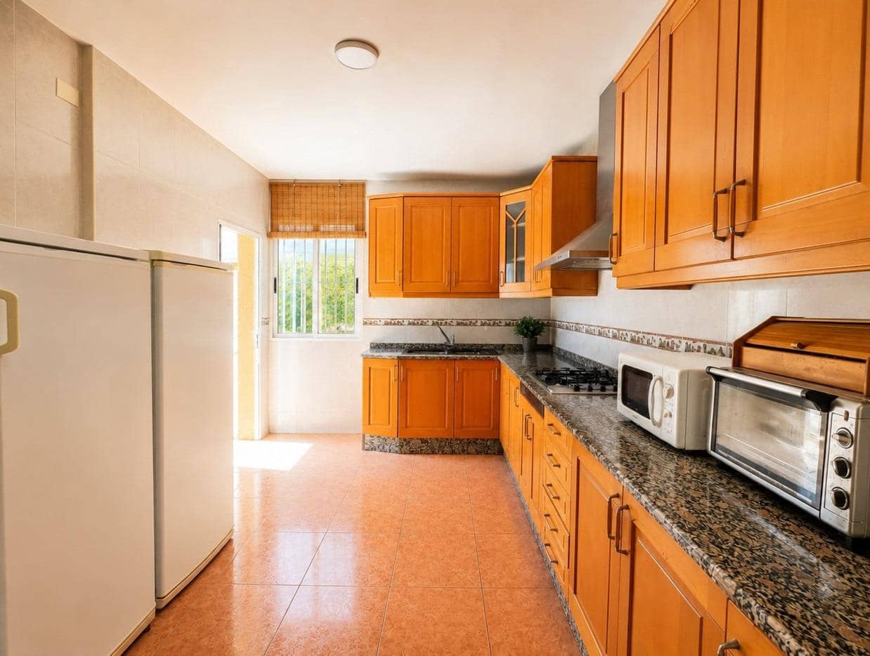 4 bedroom Villa for sale in Busot with pool garage - € 350,000 (Ref: 9900236)