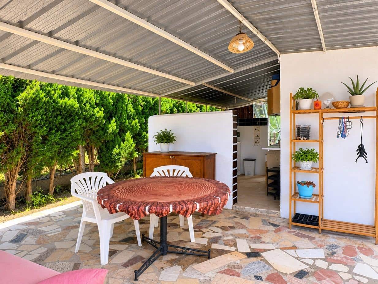 4 bedroom Villa for sale in Busot with pool garage - € 350,000 (Ref: 9900236)