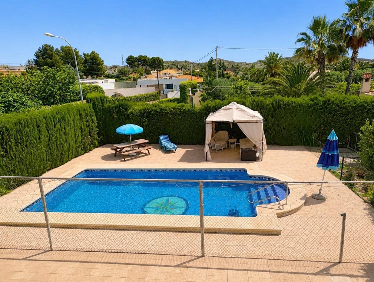 4 bedroom Villa for sale in Busot with pool garage - € 350,000 (Ref: 9900236)