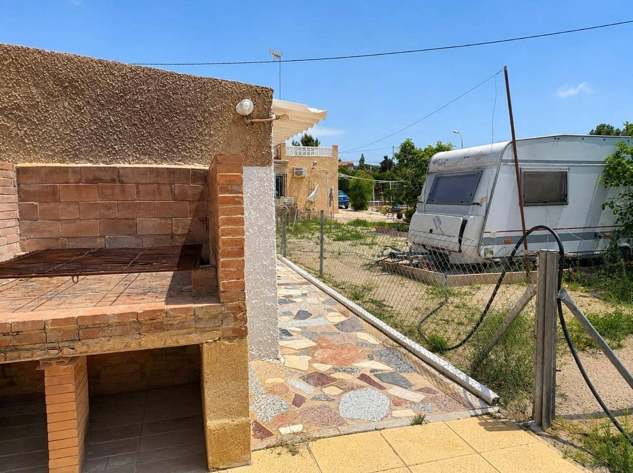 4 bedroom Villa for sale in Busot with pool garage - € 350,000 (Ref: 9900236)