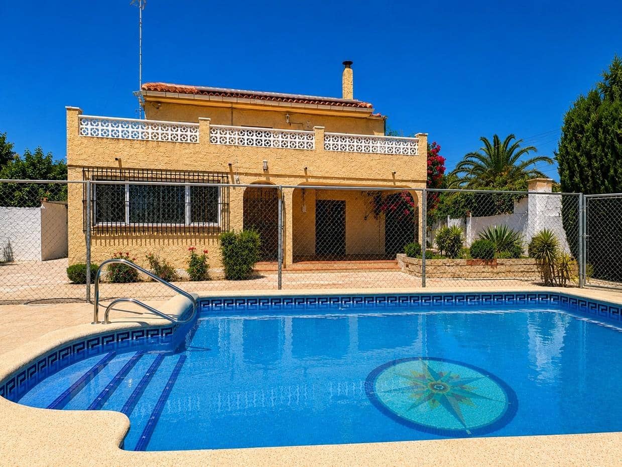 4 bedroom Villa for sale in Busot with pool garage - € 350,000 (Ref: 9900236)