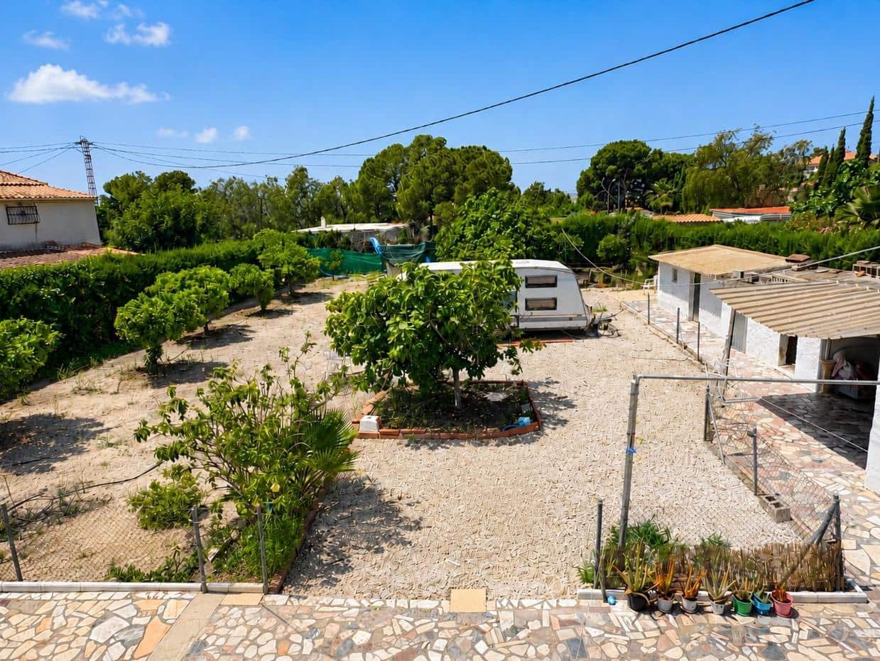 4 bedroom Villa for sale in Busot with pool garage - € 350,000 (Ref: 9900236)