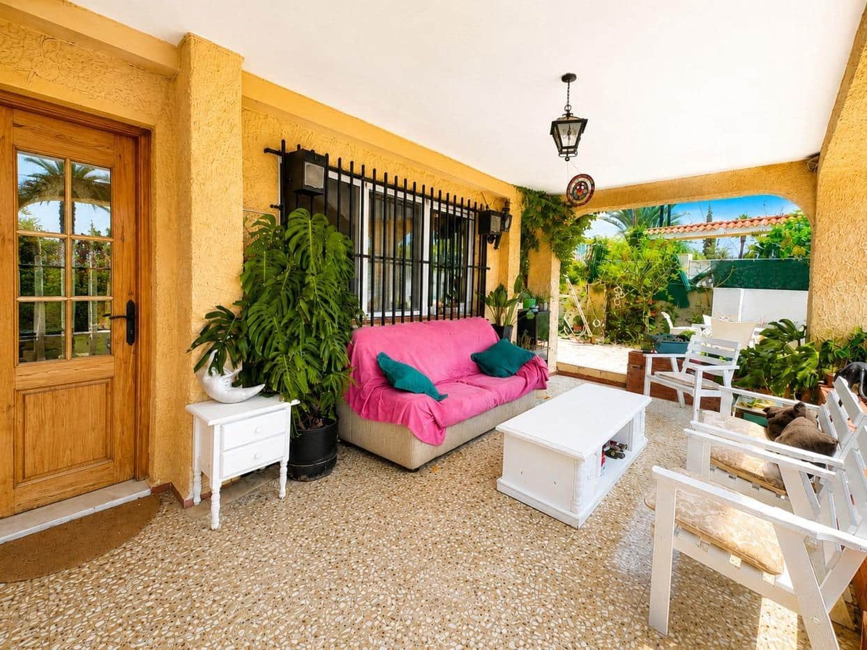 4 bedroom Villa for sale in Busot with pool garage - € 350,000 (Ref: 9900236)