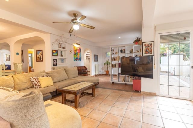 6 soverom Villa til salgs i El Campello med garasje - € 525 000 (Ref: 9929557)