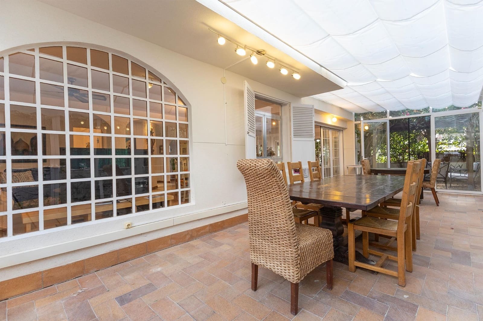 6 bedroom Villa for sale in El Campello with garage - € 525,000 (Ref: 9929557)