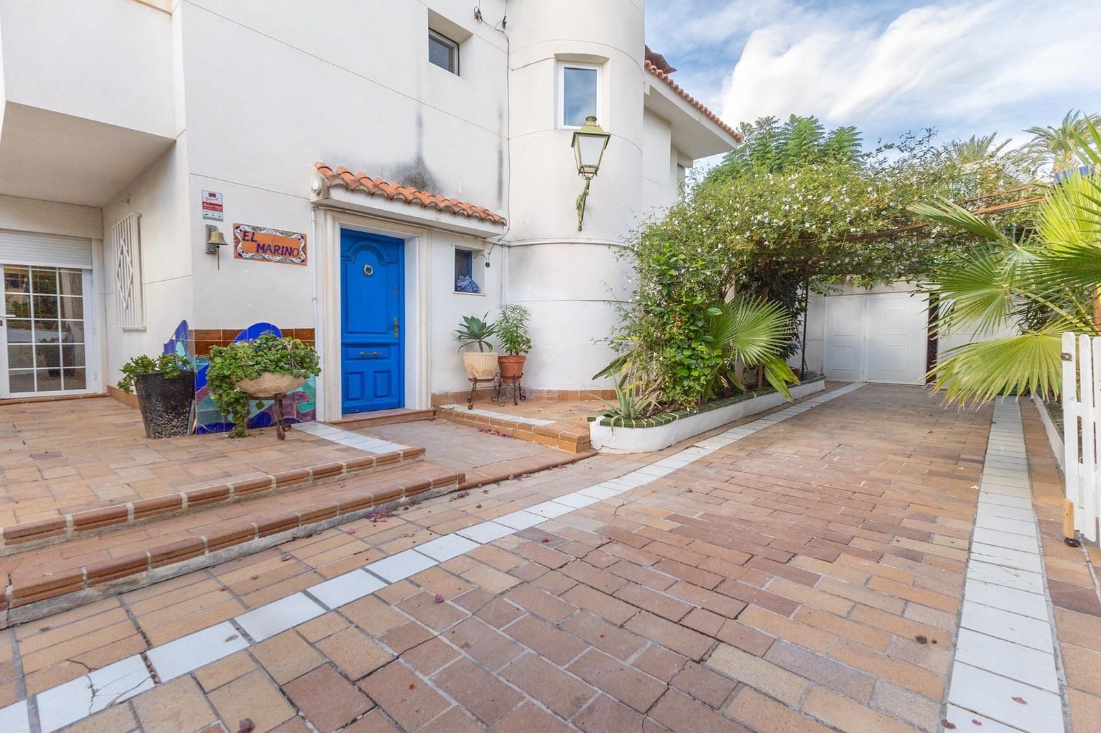 6 bedroom Villa for sale in El Campello with garage - € 525,000 (Ref: 9929557)