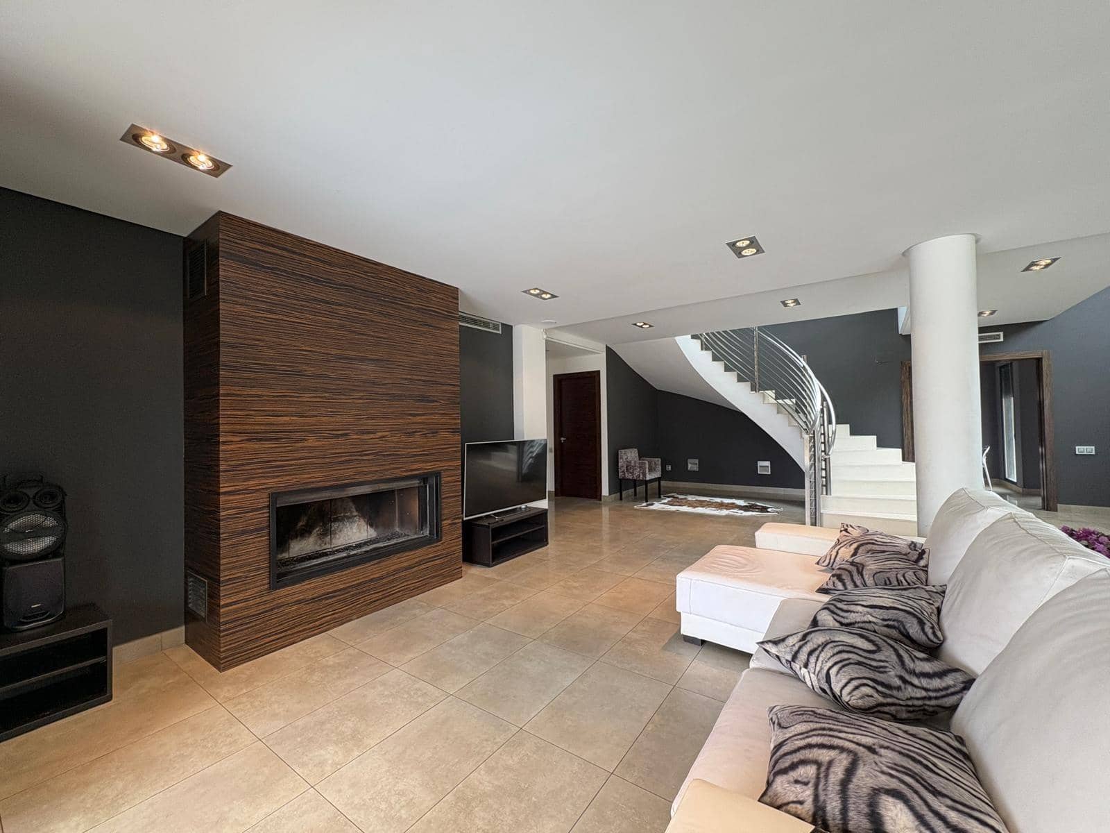 6 soveværelse Villa til leje i Elda med swimmingpool - € 2.500 (Ref: 9942708)