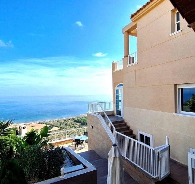 4 sovrum Radhus till salu i Gran Alacant med pool - 490 000 € (Ref: 9949981)